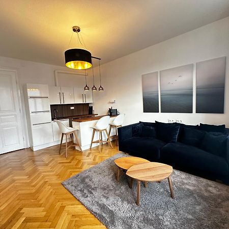 Luxury 3 Bedroom Apartment Near Schoenbrunn Palace ウィーン エクステリア 写真