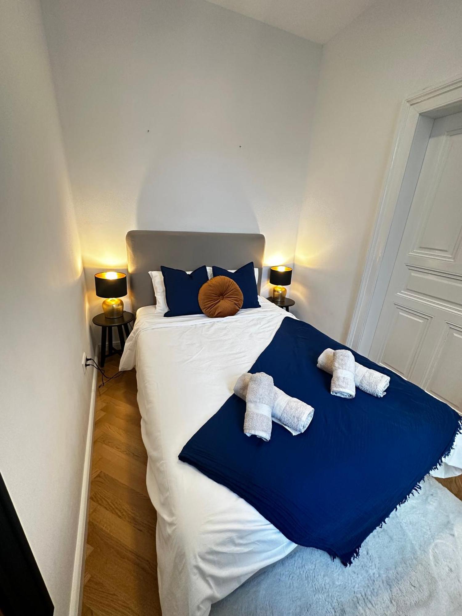 Luxury 3 Bedroom Apartment Near Schoenbrunn Palace ウィーン エクステリア 写真