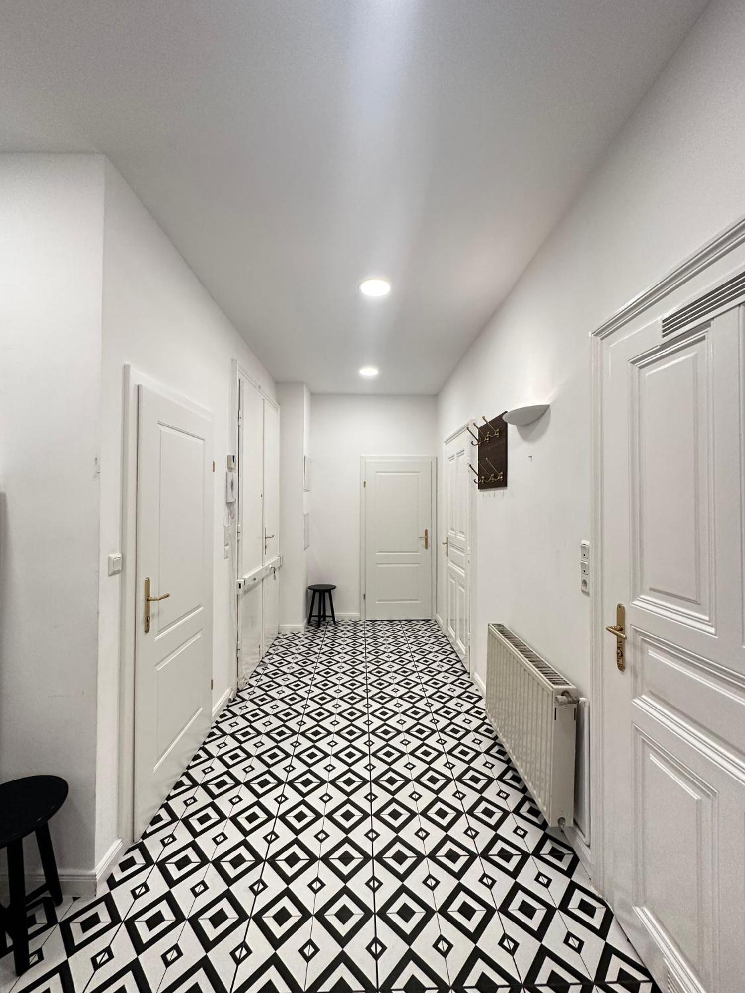 Luxury 3 Bedroom Apartment Near Schoenbrunn Palace ウィーン エクステリア 写真